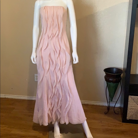 White by Vera Wang Dresses & Skirts - White ruffle pink WHITE BY VERA WANG Wedding Dress